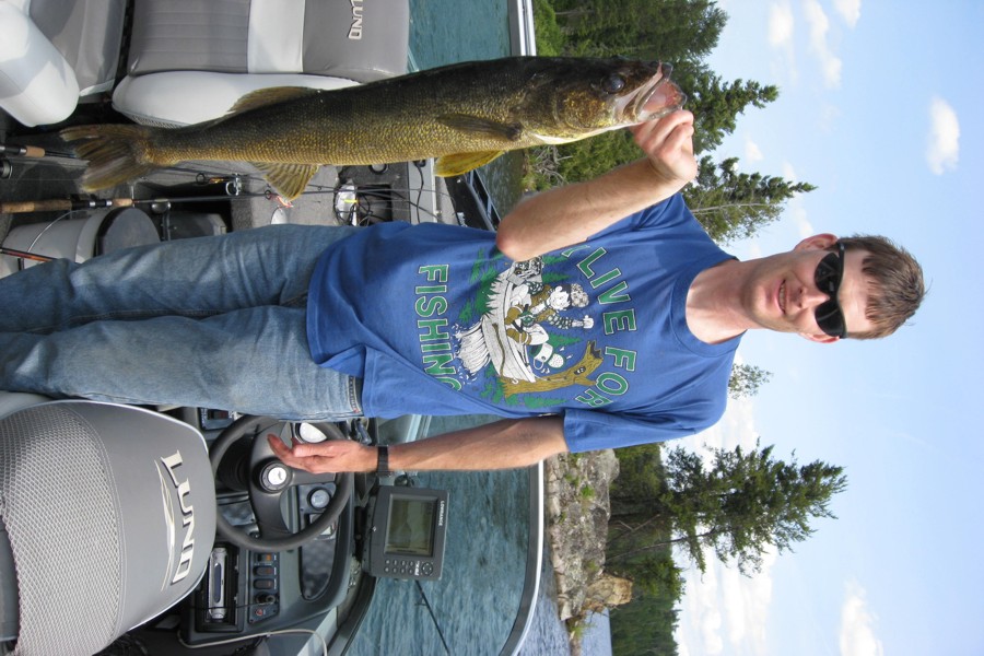 ../image/day 7 bill holding julie 30 inch walleye 3.jpg